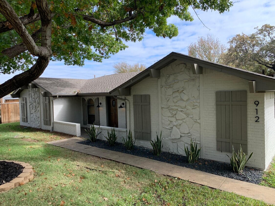912 Highland Village Rd, Highland Village, TX 75077 House Rental in