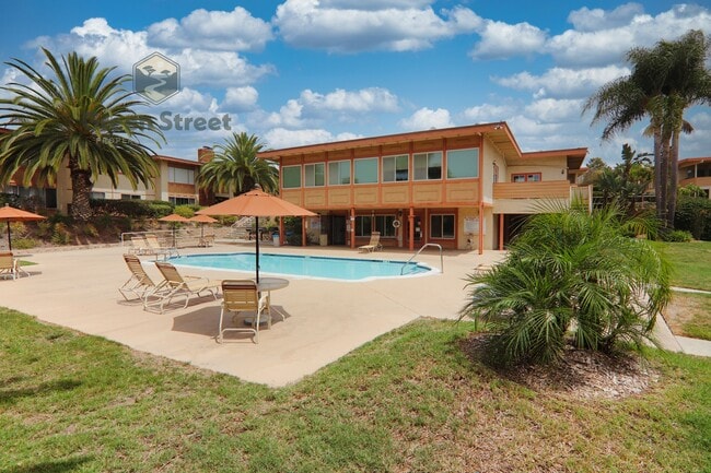 Building Photo - 6812 Hyde Park Dr