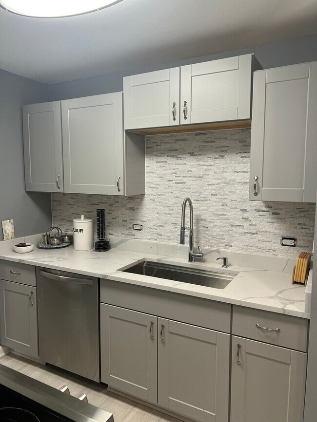 Foto del edificio - 6171 N Sheridan Rd