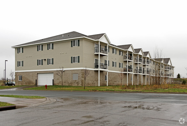 Eagle Pointe Apartments - Eagle Pointe (2550 Voyageur)