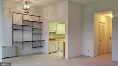 Building Photo - 10401 Grosvenor Pl