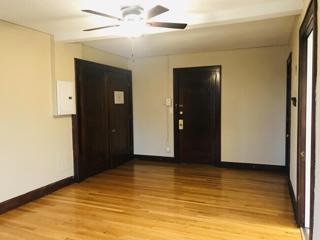 Foto del edificio - 727 N Capitol Ave