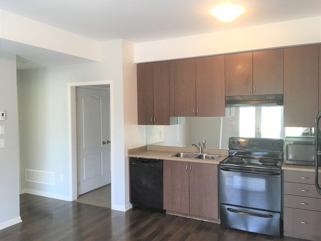 Building Photo - 3135 Boxford Cres