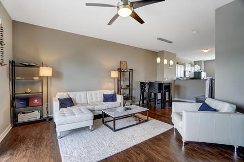 Foto del edificio - 1407 Bloomington Blvd