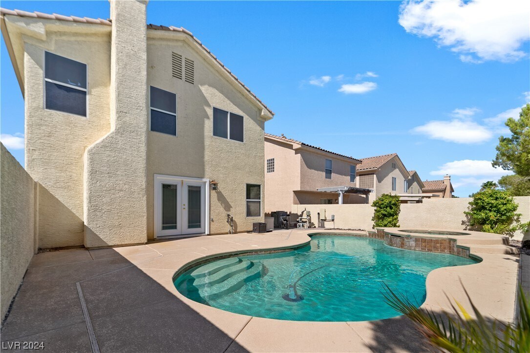 Foto principal - 9433 Deer Lodge Ln
