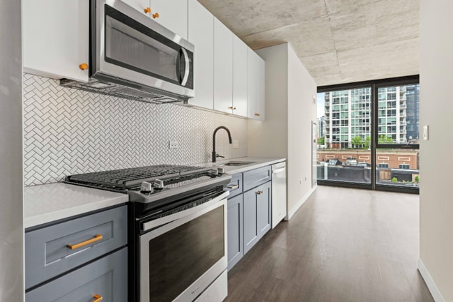 Photo - 167 W Huron St Apartment