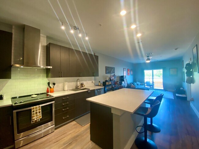 Building Photo - Beautiful Condo - North Burnet Road!