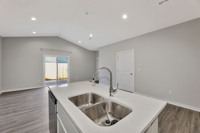 Foto del edificio - 13432 Haskell Ct