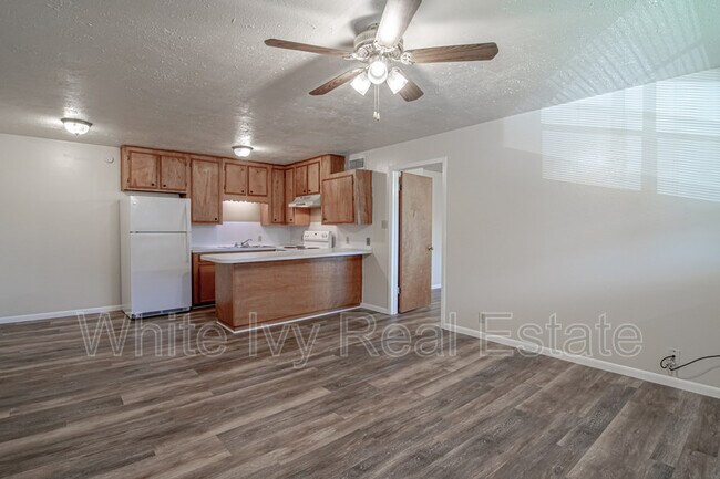 Foto del edificio - 120 McAdams Ln