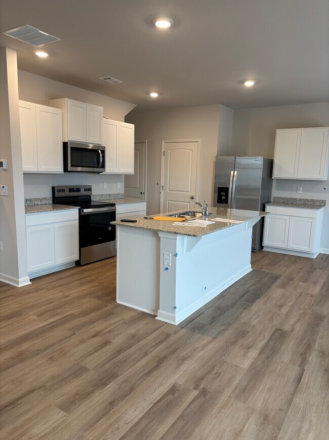 Building Photo - 71 Deerberry Dr