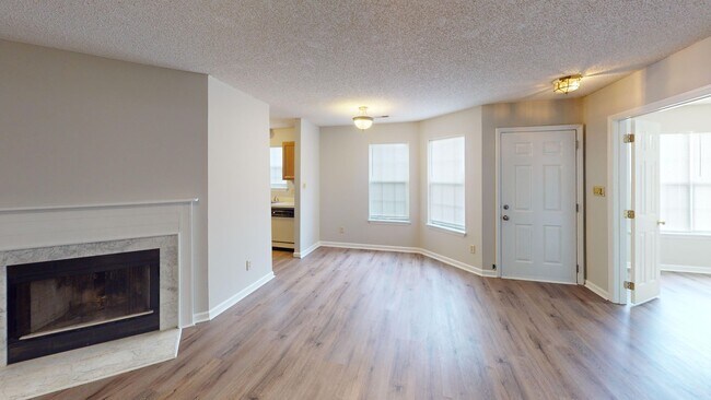 Foto del edificio - Charming one-story 1st level end unit condo