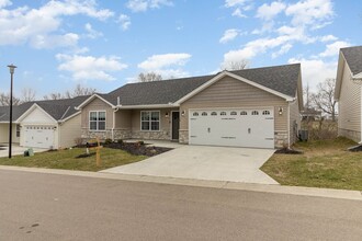 Building Photo - 14 Persimmon Dr