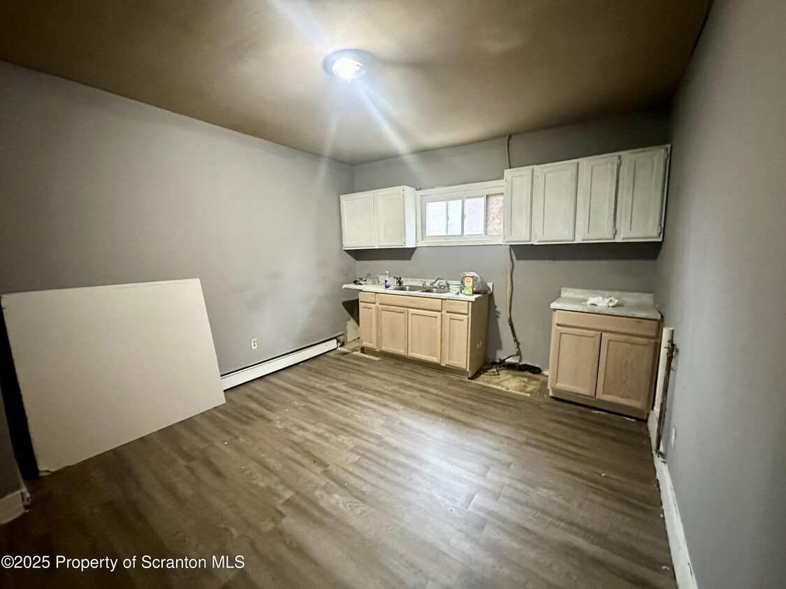 Foto principal - 127 N River St