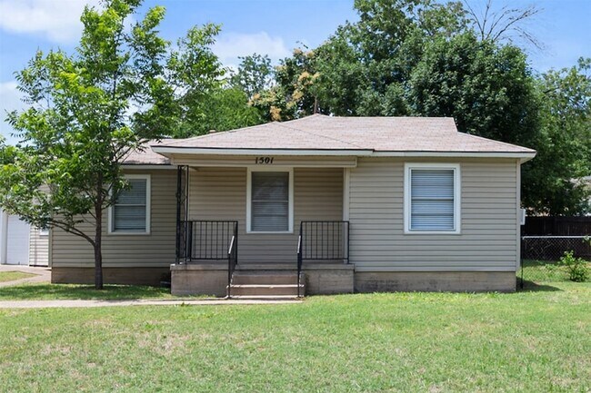 Foto del edificio - 1501 Greenbrier Dr