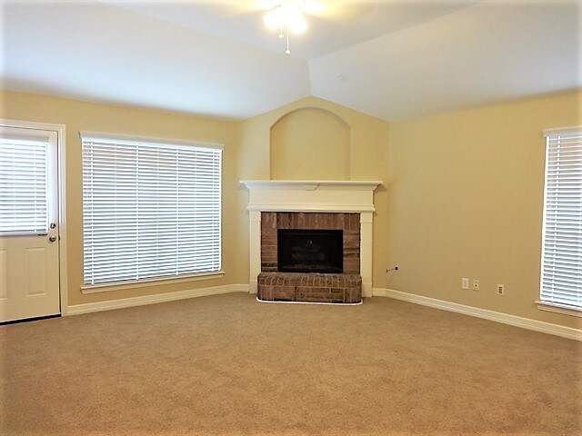 Foto del edificio - 19072 Hammer Ln