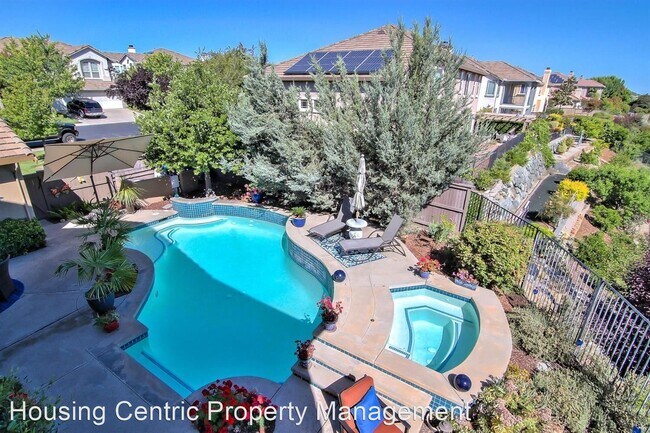 Building Photo - 4 br, 4.5 bath House - 1323 Souza Dr.