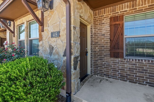 Photo - 415 Goldilocks Ln Townhome