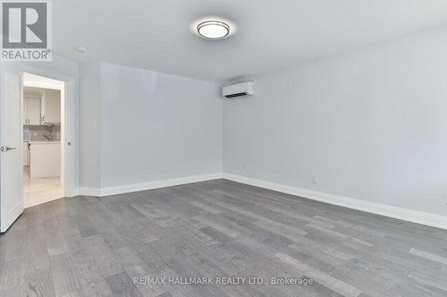 Photo du bâtiment - 880 College St