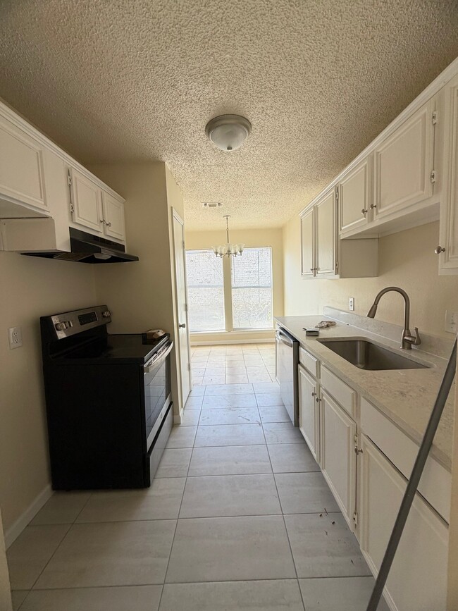 Foto del edificio - 323 Moss Hill Dr