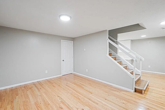 Foto del edificio - Modern, Cozy 2BR Home with Basement & Park...