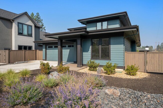 Foto del edificio - Modern NWX 4 Bed 3 Bath Home with Main-Level Primary Suite