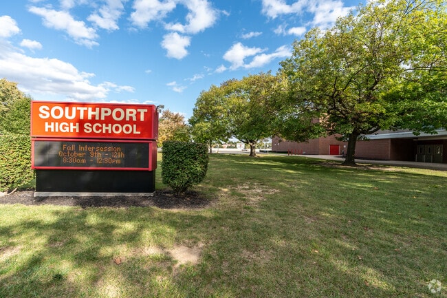 Southport High School in Southport has a student-teacher ratio of 18 to 1.