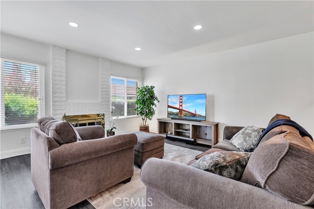 Foto del edificio - 2133 Crespi Ln