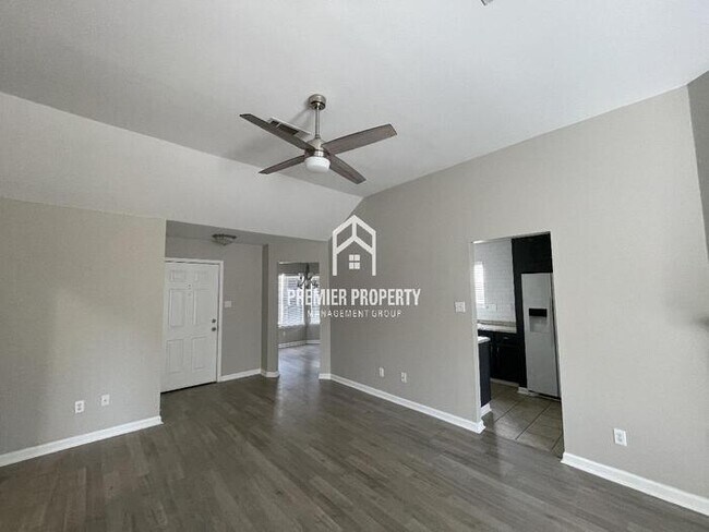 Foto del edificio - FIRST MONTHS RENT FREE!