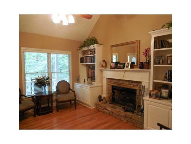 Building Photo - 125 Hawkins Farm Ln