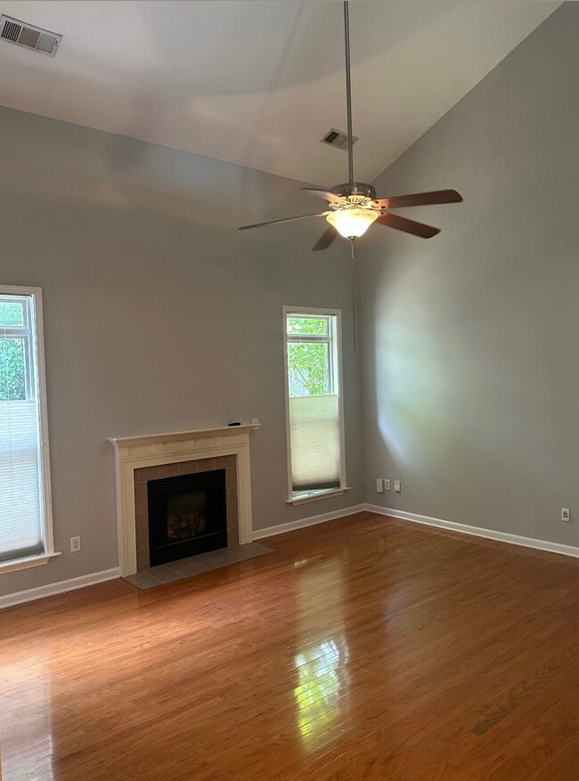Foto del edificio - 361 Normandy Cir