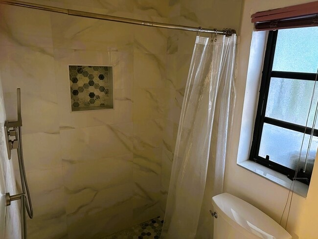 Building Photo - 340 Mendoza Ave