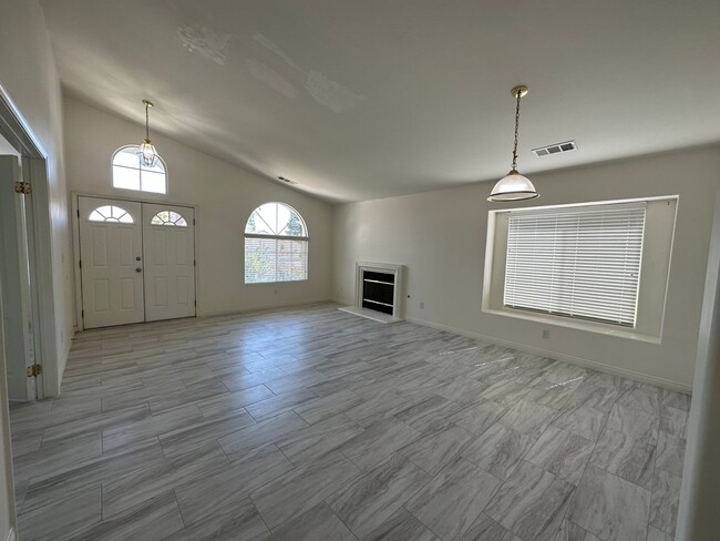 Building Photo - Spacious 4-Bedroom Gem with Modern Upgrade...