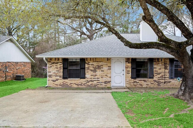 Foto del edificio - 3004 Manor Ln