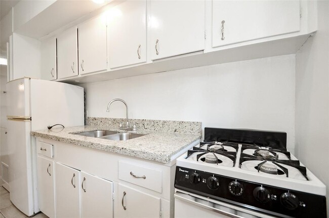 Building Photo - 427 W 17th St