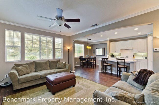 Building Photo - 4062 Lake Circle Dr