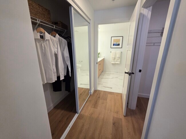 Building Photo - 1640 NE 125th St