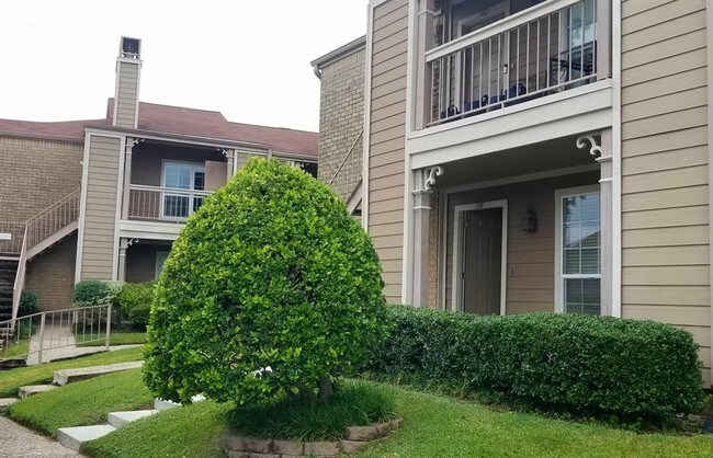 Building Photo - 1860 White Oak Dr