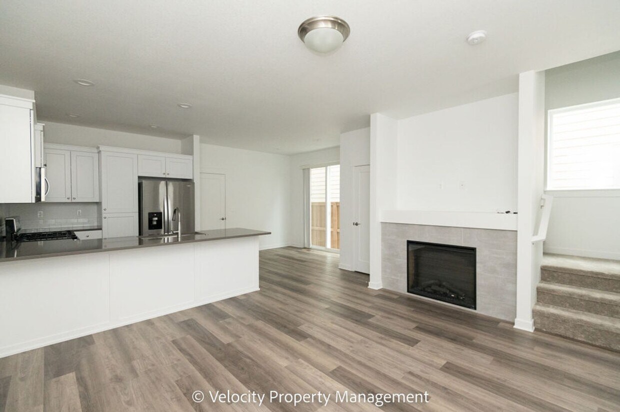 Primary Photo - 3 Bedroom Townhome close to Hospital!