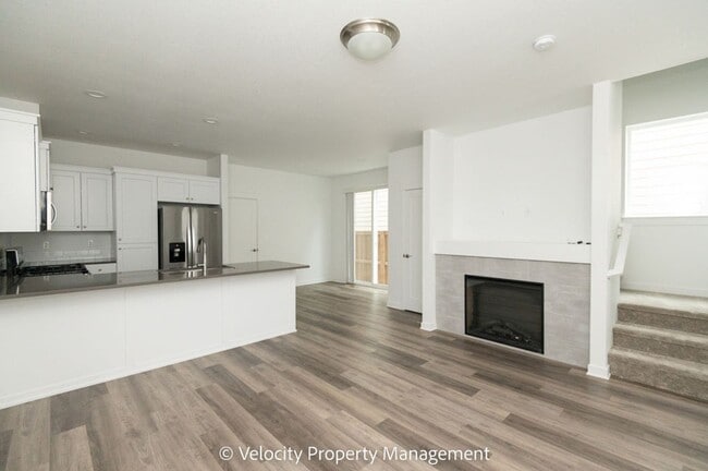 Building Photo - 3 Bedroom Townhome close to Hospital!