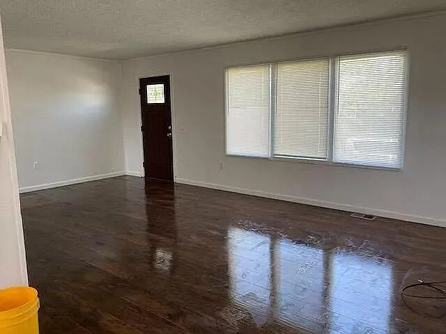 Foto del edificio - 418 Delafield Ave