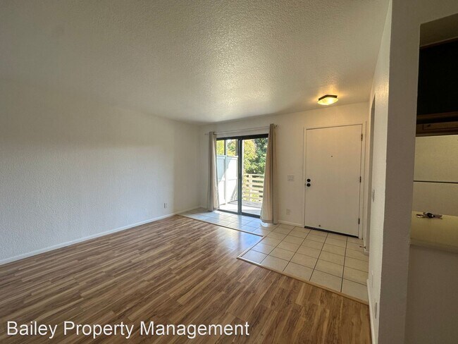 Building Photo - 2 br, 1 bath House - 250 River Street #421