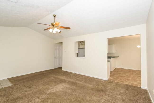 Foto del edificio - 43 Roxbury Ln
