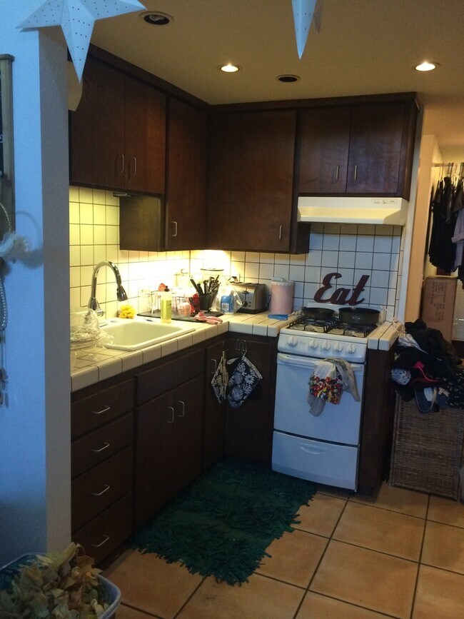 Foto del edificio - Adorable Studio Apartment with a Loft-$300...