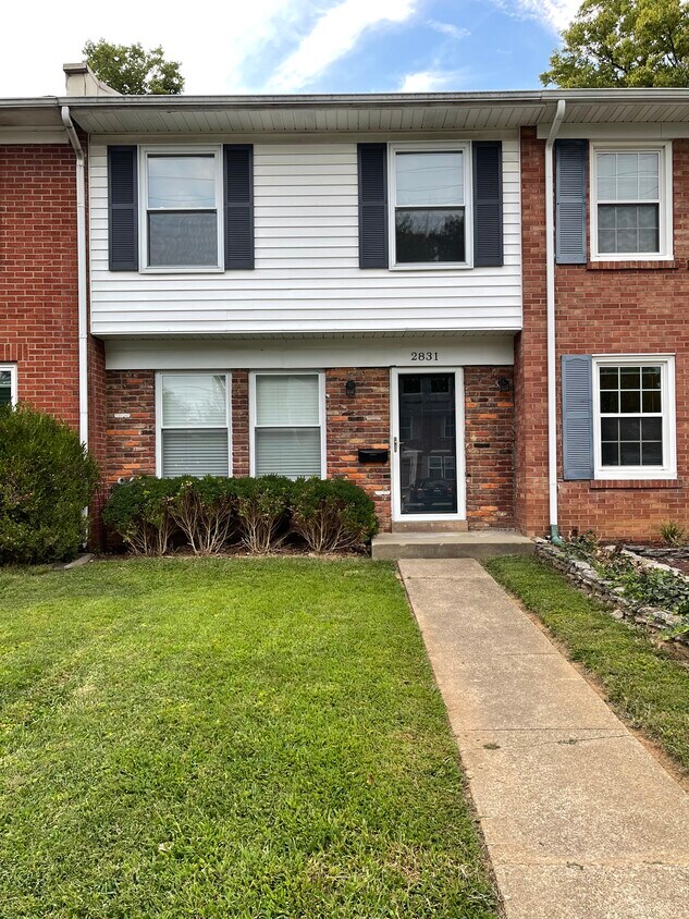 Entrance/front yard - 2831 Bexley Ct