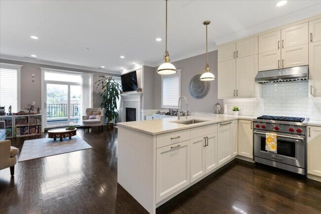 Foto del edificio - 2 bedroom in Chicago IL 60657