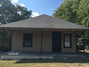 Building Photo - 4007 Holly Ave