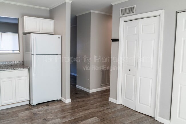 Photo - 112 Louella Dr Apartment