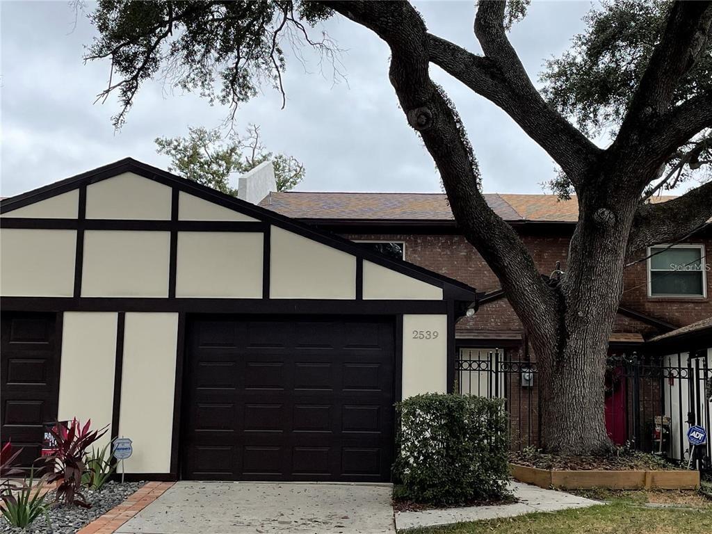 Foto principal - 2539 W Maryland Ave