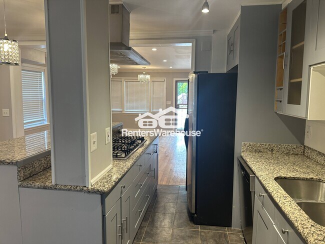 Building Photo - 5926 Belle Vista Ave