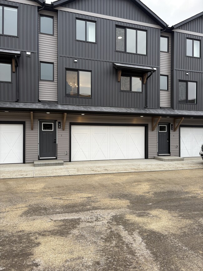 Building Photo - 1025 Secord Promenade